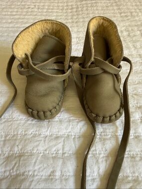 Kids Faux-Shearling Moccasin Boots in Olive